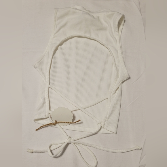 Papermoon | Crop Top | BackLess | Tie Back | Mock Neck | White - Picture 4 of 4
